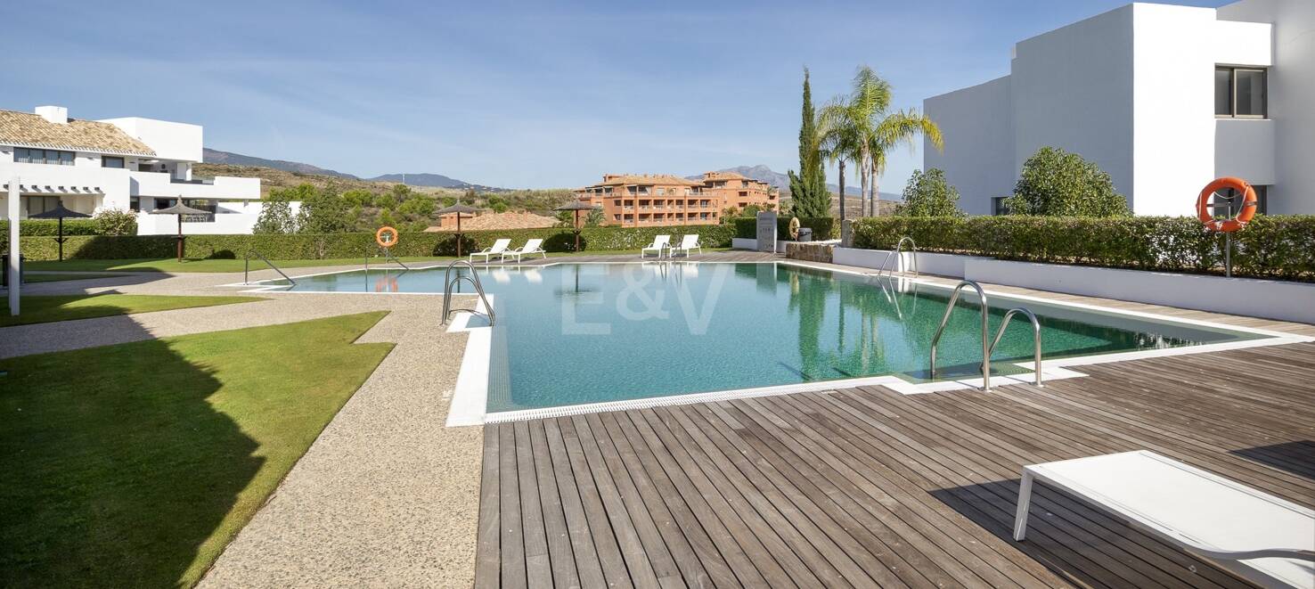 Spacious penthouse in Los Flamingos Golf with amazing panoramic sea views
