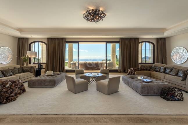 Imponerande villa i La Zagaleta med unika panoramautsikt över havet