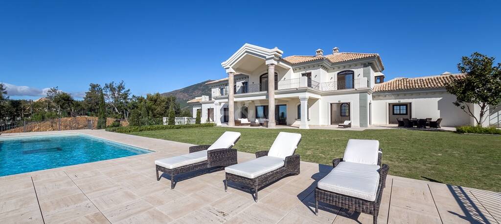 Impressive villa in La Zagaleta with unique panoramic sea views
