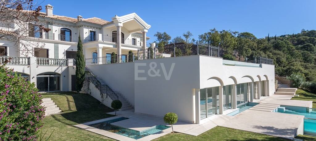 Impressive villa in La Zagaleta with unique panoramic sea views