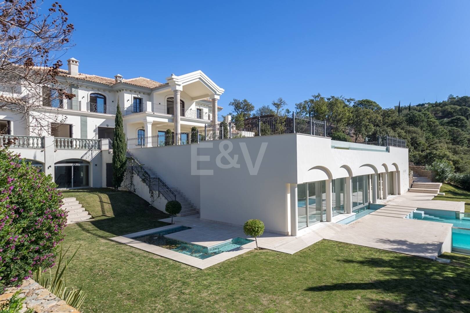 Impressive Villa in La Zagaleta with Unique Panoramic Sea Views