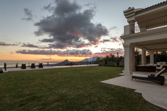 Imponerande villa i La Zagaleta med unika panoramautsikt över havet