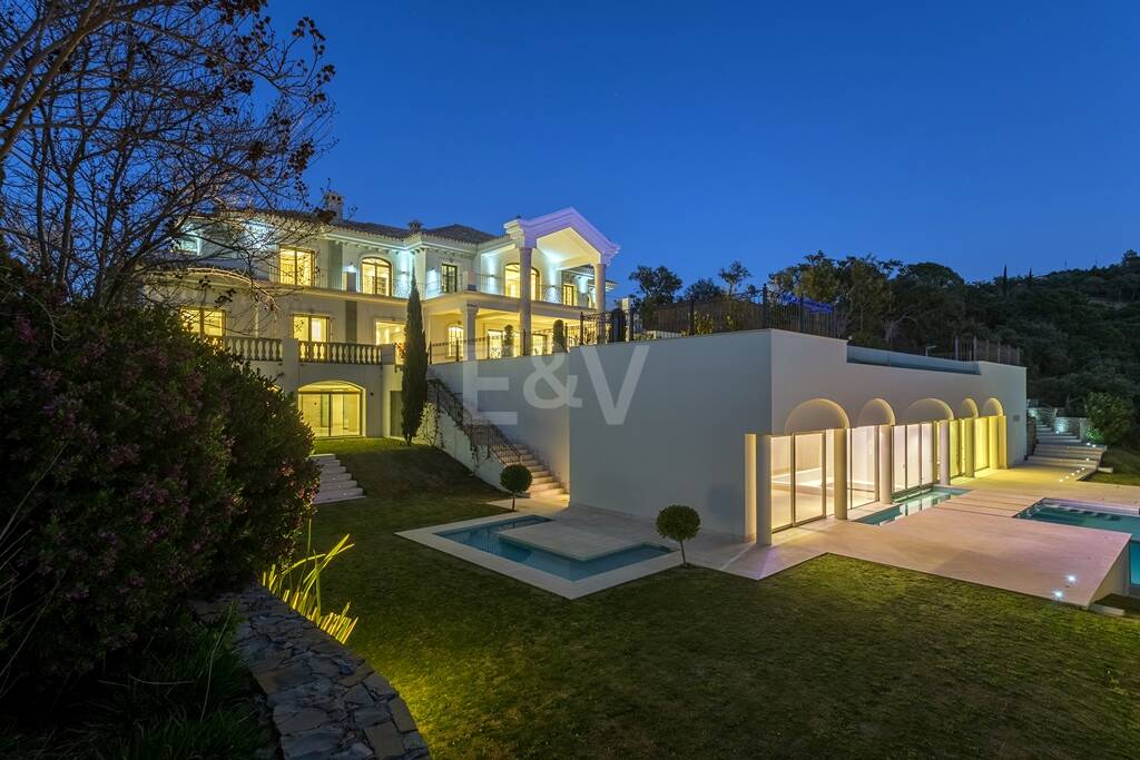 Imponerande villa i La Zagaleta med unika panoramautsikt över havet