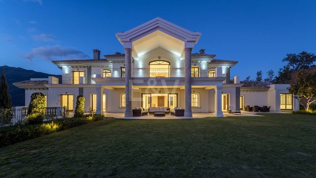 Imponerande villa i La Zagaleta med unika panoramautsikt över havet