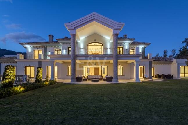 Imponerande villa i La Zagaleta med unika panoramautsikt över havet