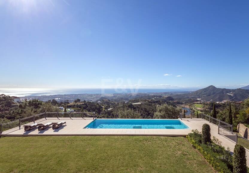 Imponerande villa i La Zagaleta med unika panoramautsikt över havet