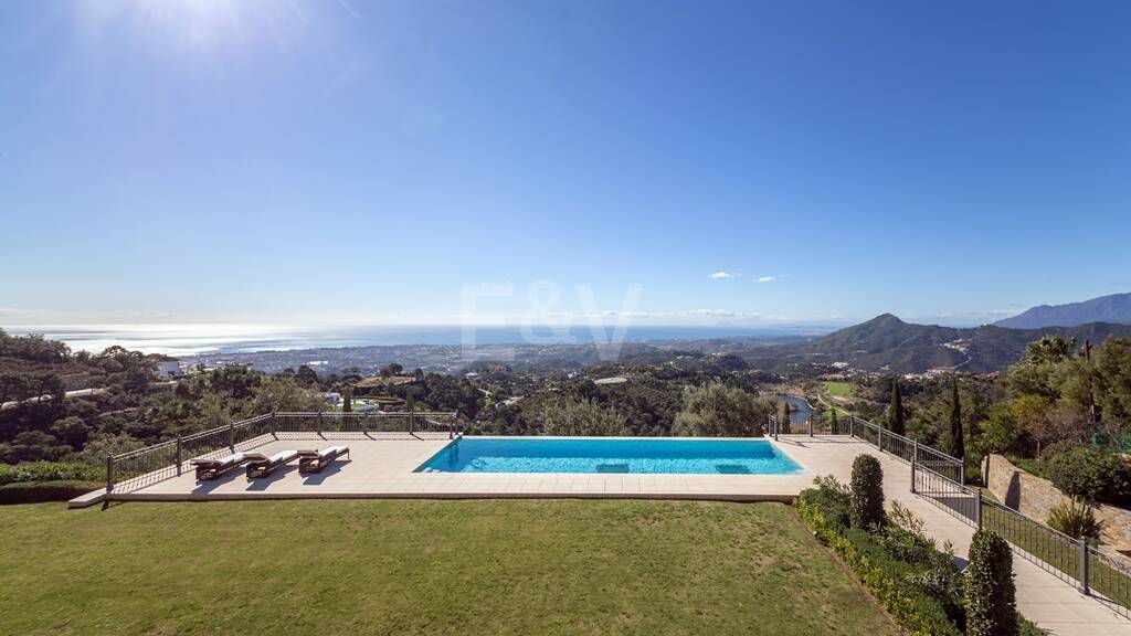 Imponerande villa i La Zagaleta med unika panoramautsikt över havet