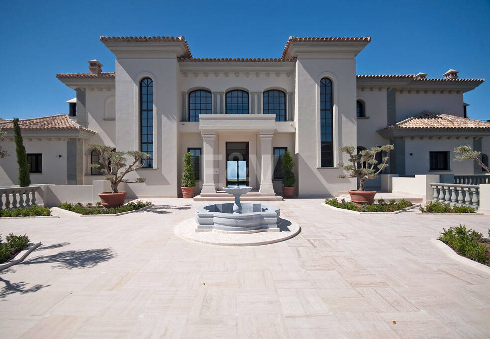 Imponerande villa i La Zagaleta med unika panoramautsikt över havet