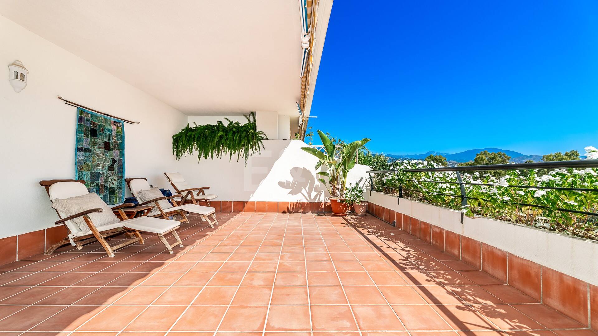 Ático duplex en Guadalmina en primera línea de golf con vistas a La Concha