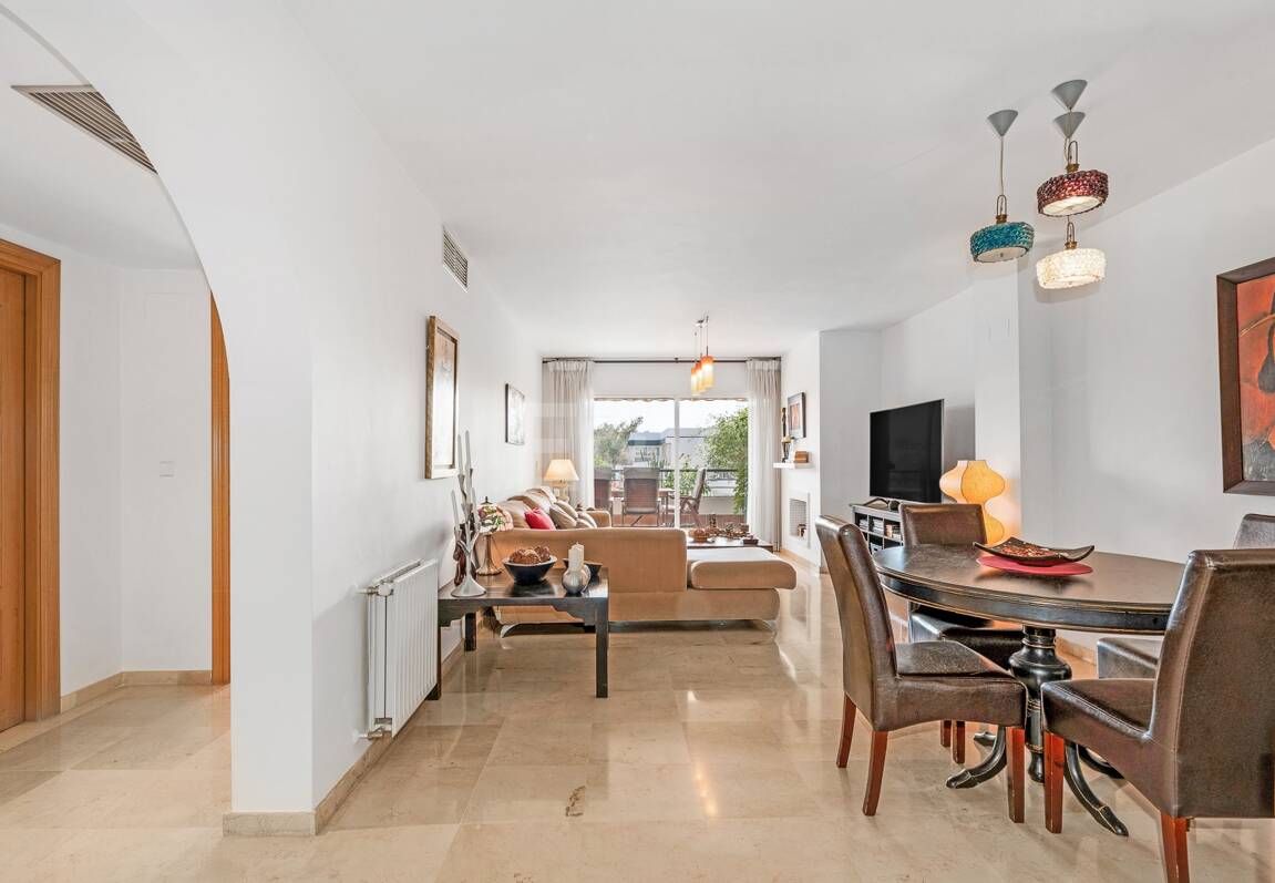 Ático duplex en Guadalmina en primera línea de golf con vistas a La Concha