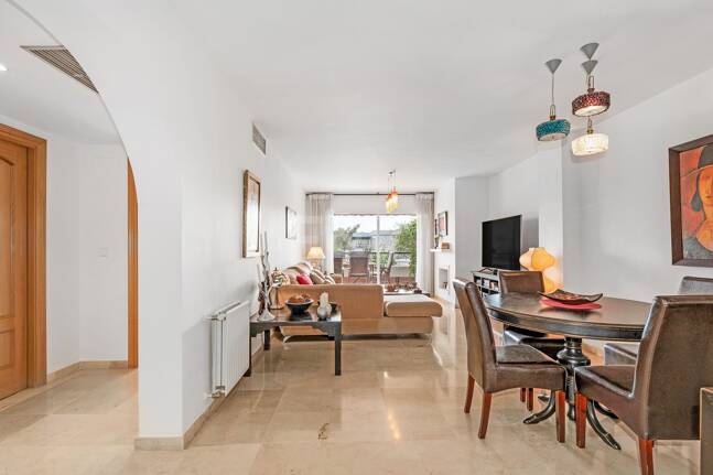 Ático duplex en Guadalmina en primera línea de golf con vistas a La Concha