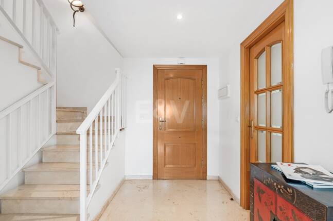 Ático duplex en Guadalmina en primera línea de golf con vistas a La Concha