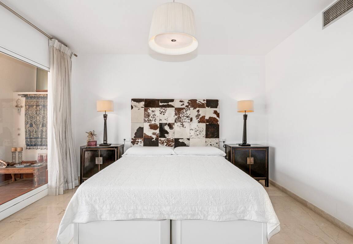 Ático duplex en Guadalmina en primera línea de golf con vistas a La Concha