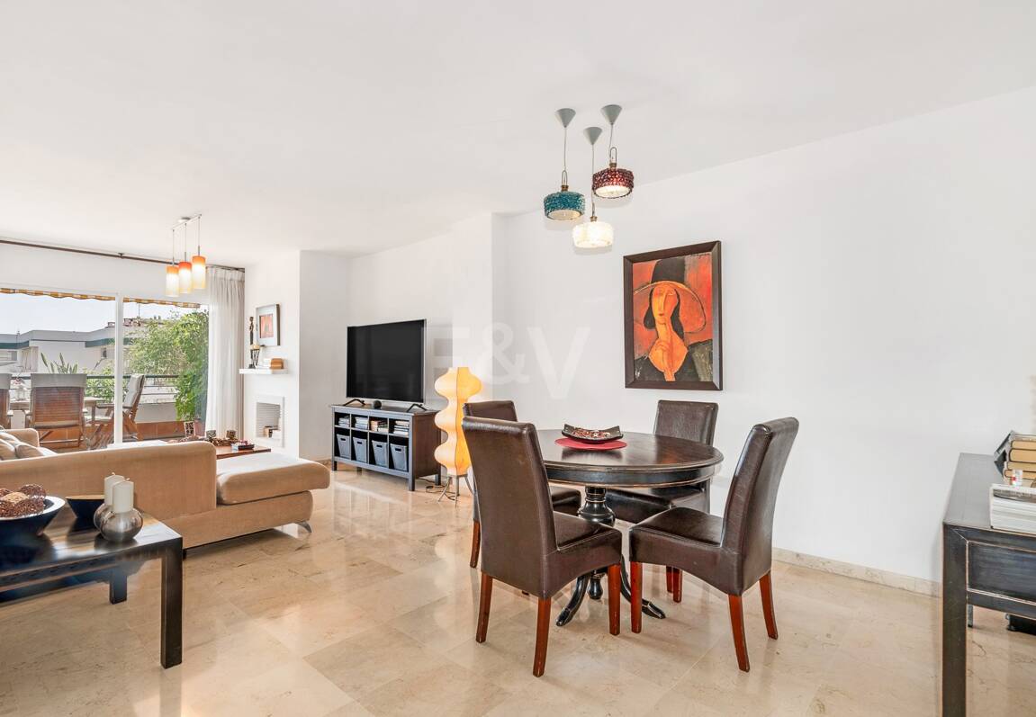 Ático duplex en Guadalmina en primera línea de golf con vistas a La Concha