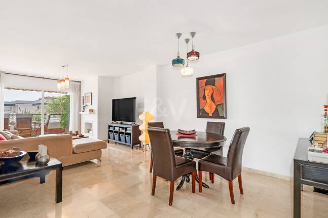 Ático duplex en Guadalmina en primera línea de golf con vistas a La Concha