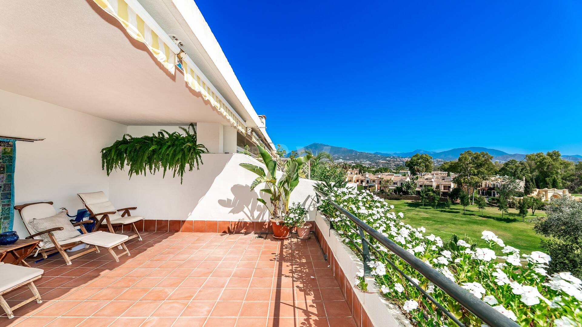 Guadalmina Golffront Duplex Penthouse med utsikt till La Concha