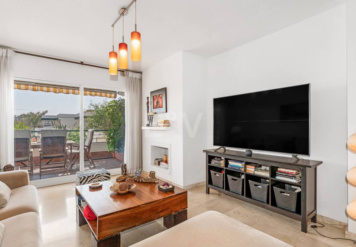 Ático duplex en Guadalmina en primera línea de golf con vistas a La Concha