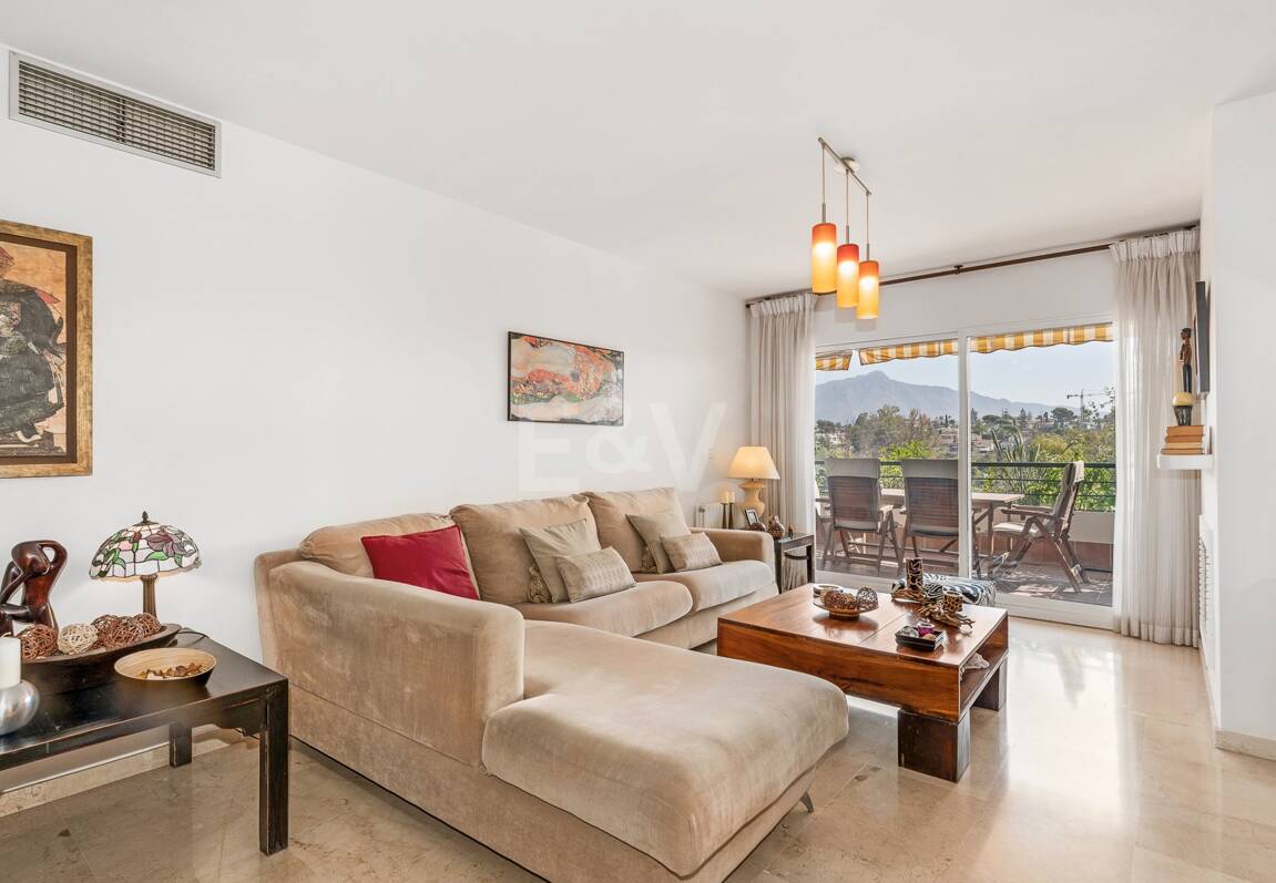 Ático duplex en Guadalmina en primera línea de golf con vistas a La Concha