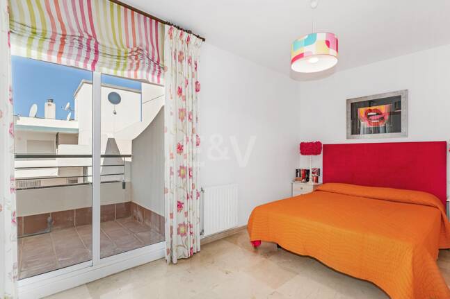 Ático duplex en Guadalmina en primera línea de golf con vistas a La Concha