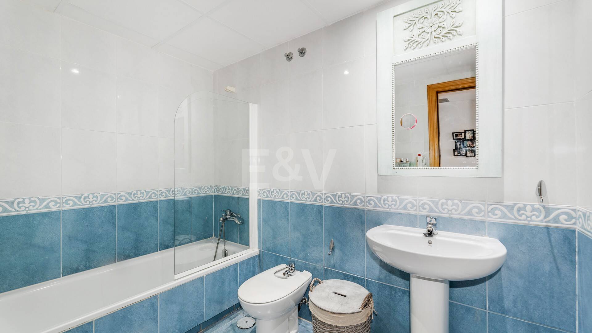 Ático duplex en Guadalmina en primera línea de golf con vistas a La Concha