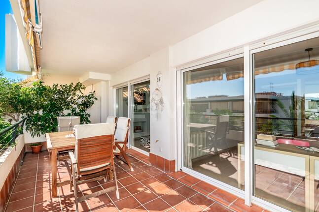 Ático duplex en Guadalmina en primera línea de golf con vistas a La Concha