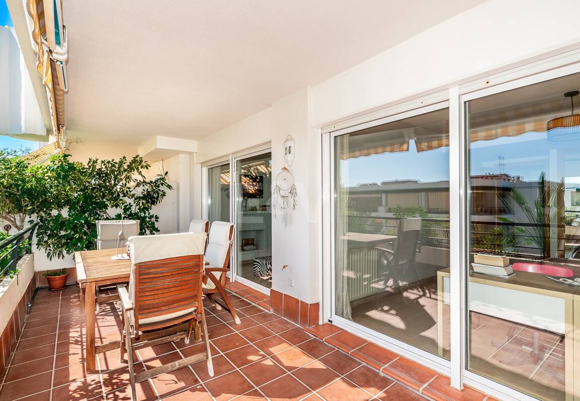 Ático duplex en Guadalmina en primera línea de golf con vistas a La Concha