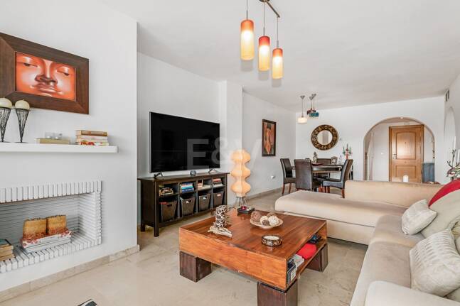 Ático duplex en Guadalmina en primera línea de golf con vistas a La Concha