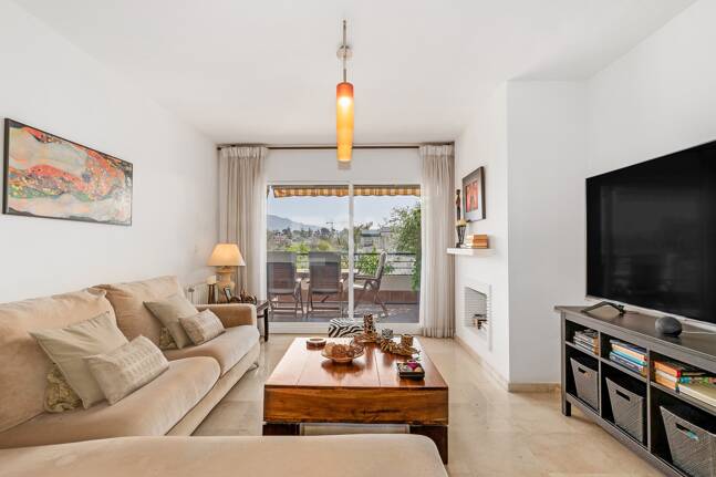 Ático duplex en Guadalmina en primera línea de golf con vistas a La Concha