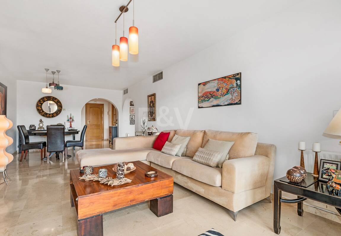 Ático duplex en Guadalmina en primera línea de golf con vistas a La Concha