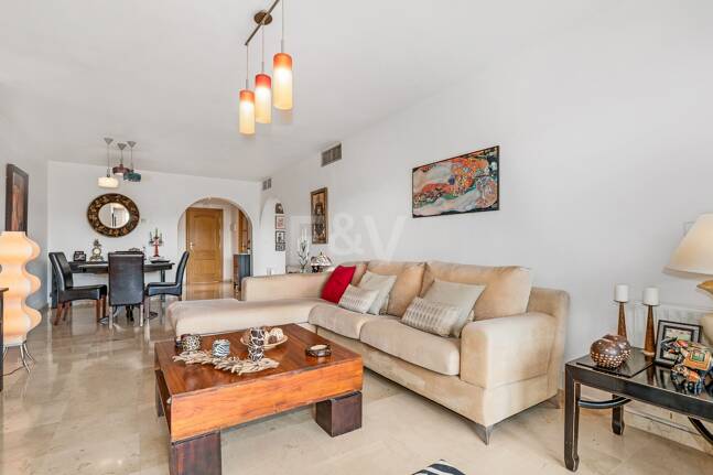 Ático duplex en Guadalmina en primera línea de golf con vistas a La Concha