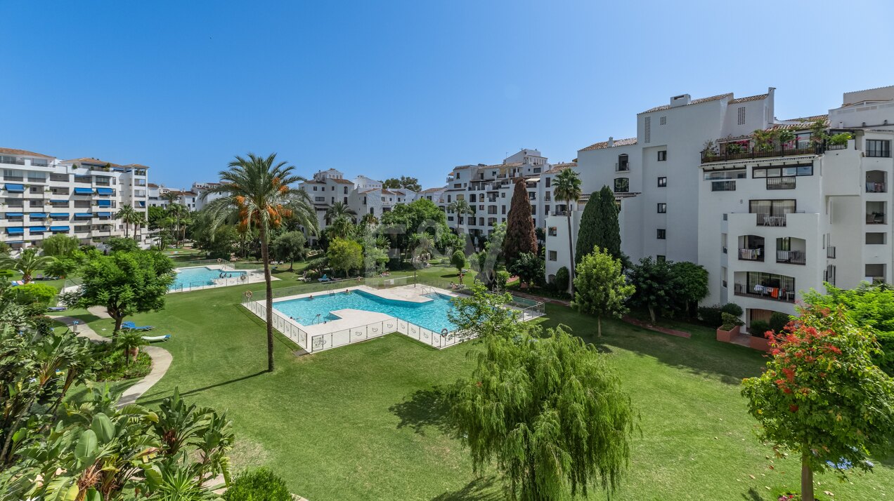 Apartment in the center of Puerto Banus