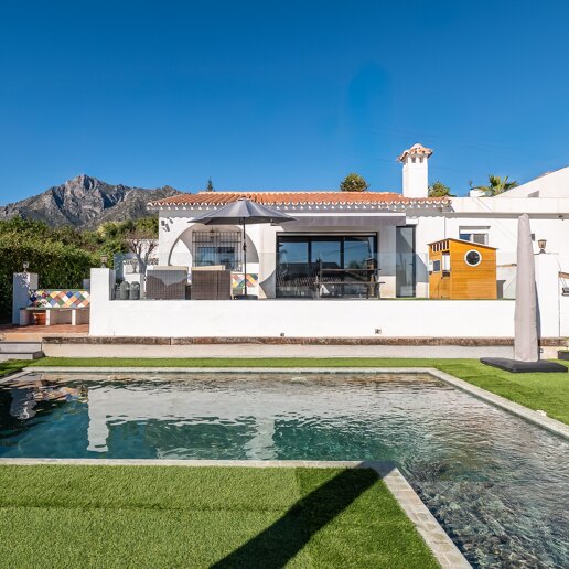 Villa with Sea Views and Pool in Marbella