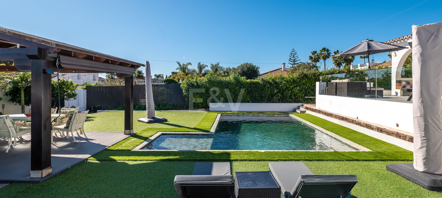 Villa with Sea Views and Pool in Marbella