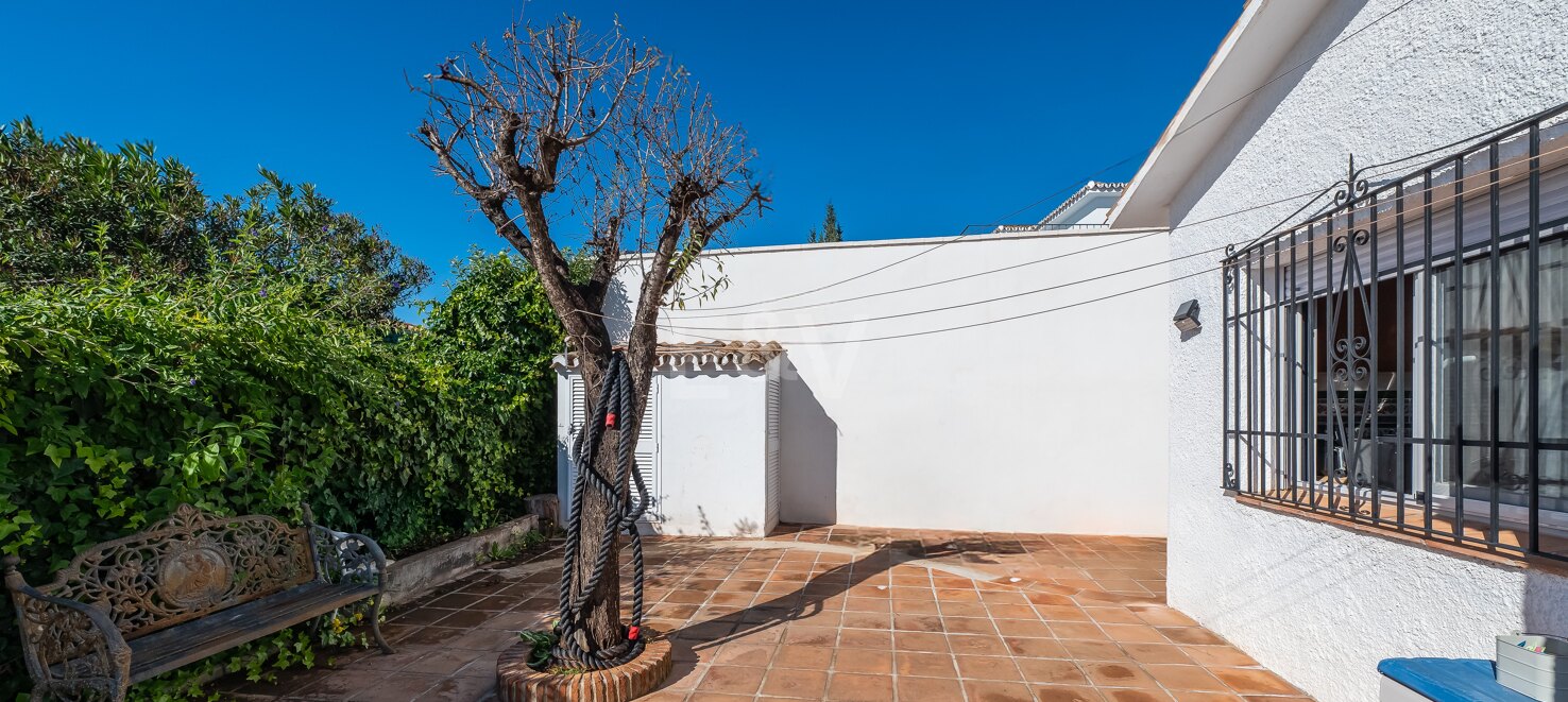 Villa with Sea Views and Pool in Marbella