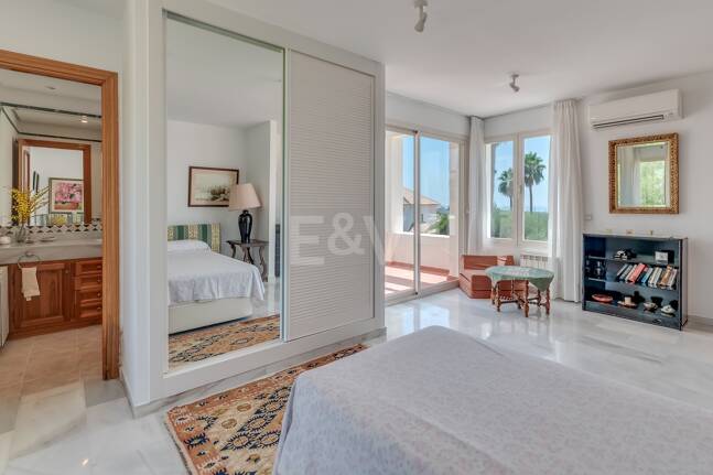 Villa classique à La Alquería avec vue spectaculaire sur la mer et le golf