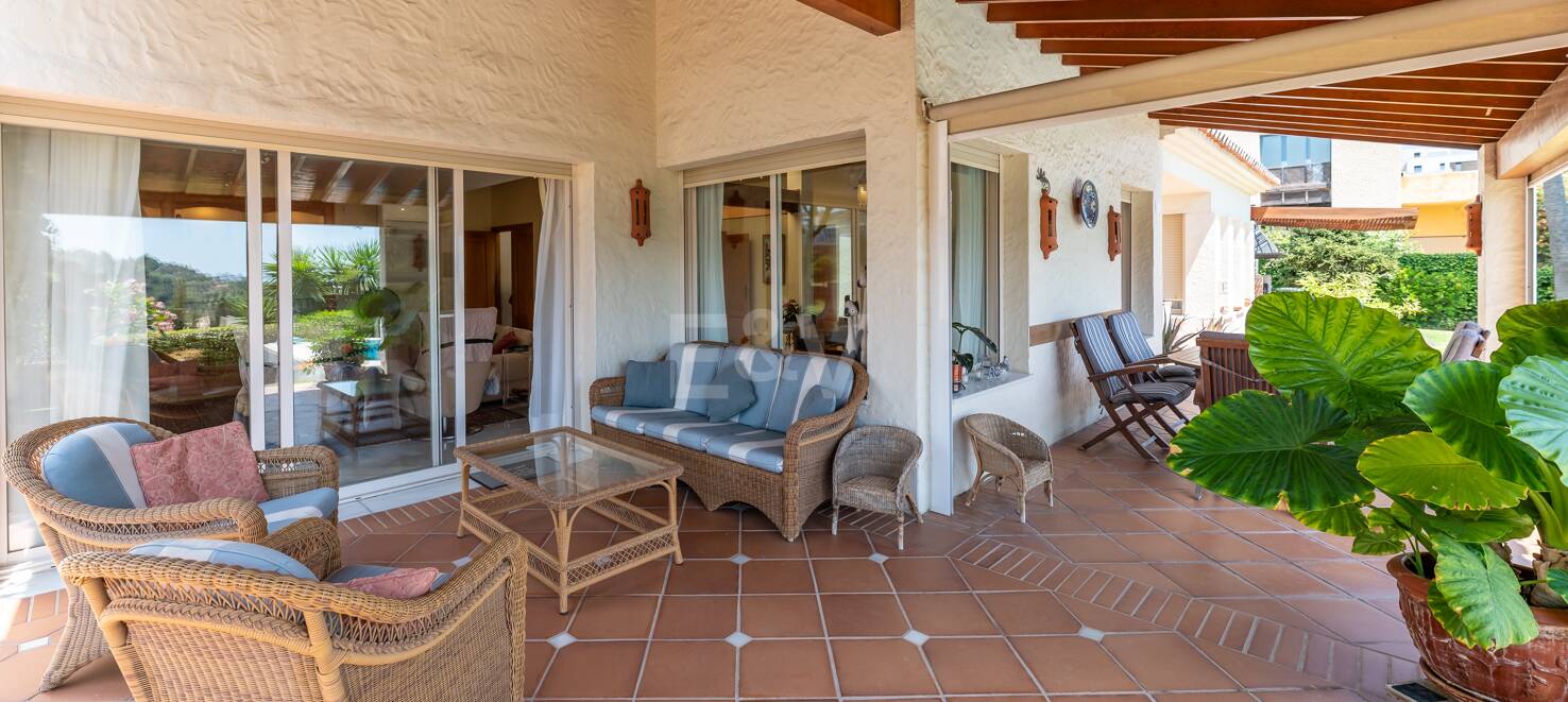 Classic Villa i La Alquería med spektakulär golf och havsutsikt