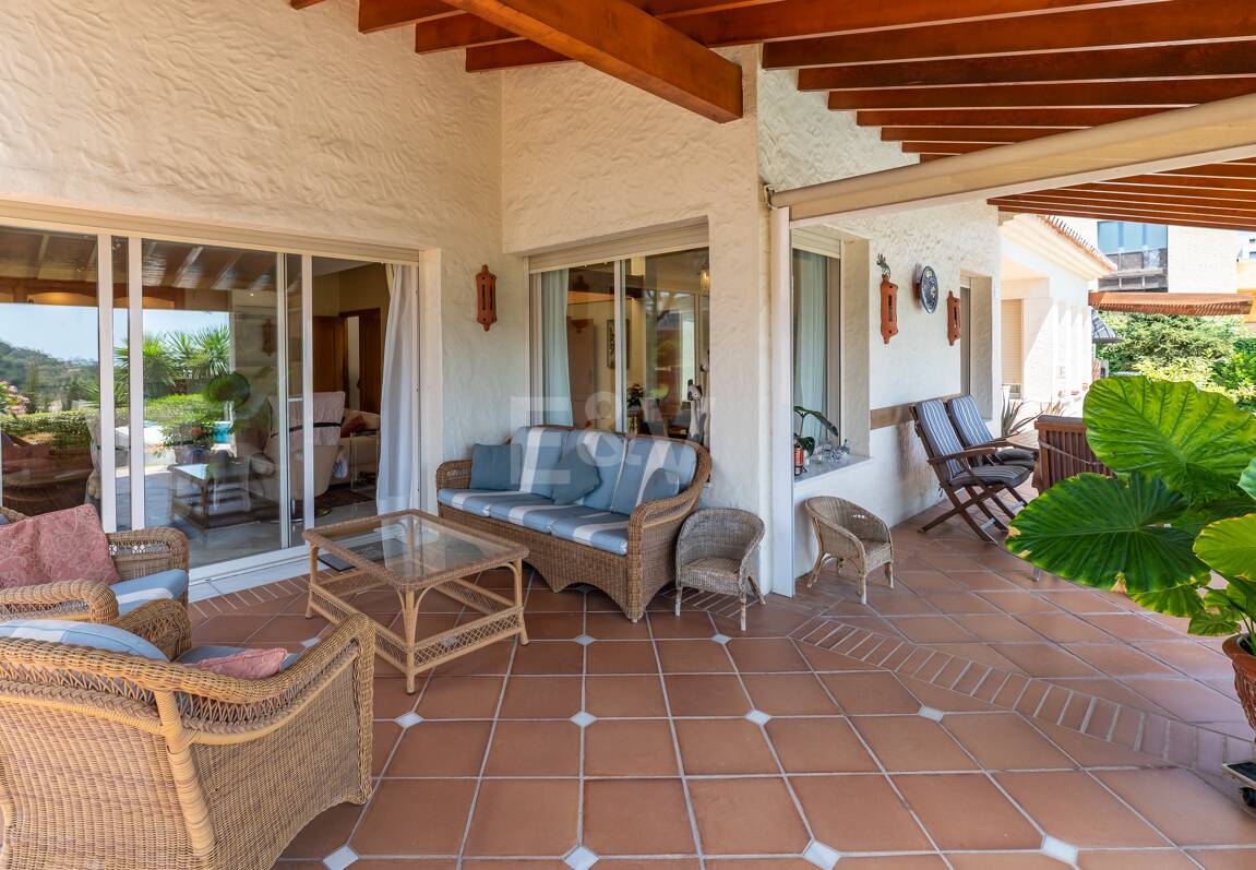 Villa classique à La Alquería avec vue spectaculaire sur la mer et le golf