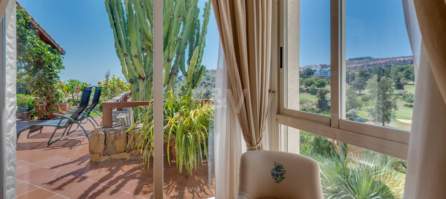 Classic Villa i La Alquería med spektakulär golf och havsutsikt