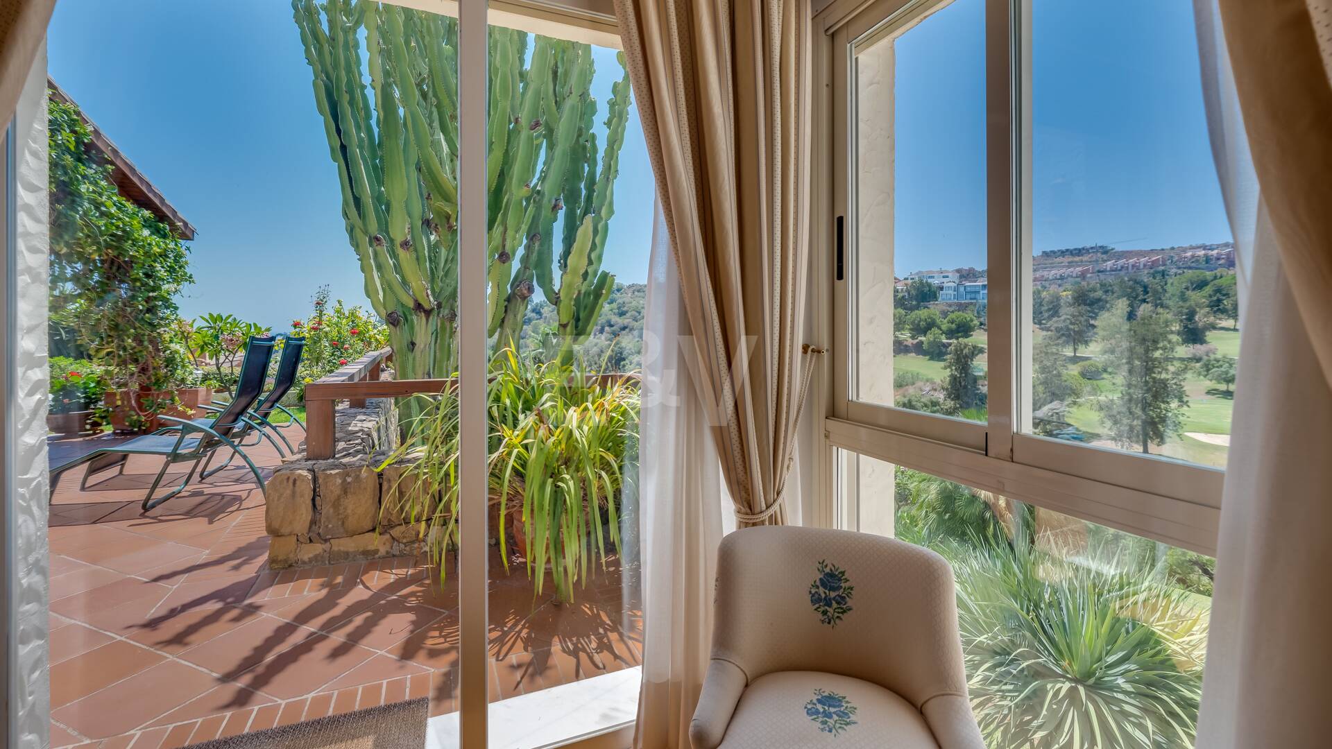 First Line Golf Villa in La Alquería with Spectacular Golf and Sea Views