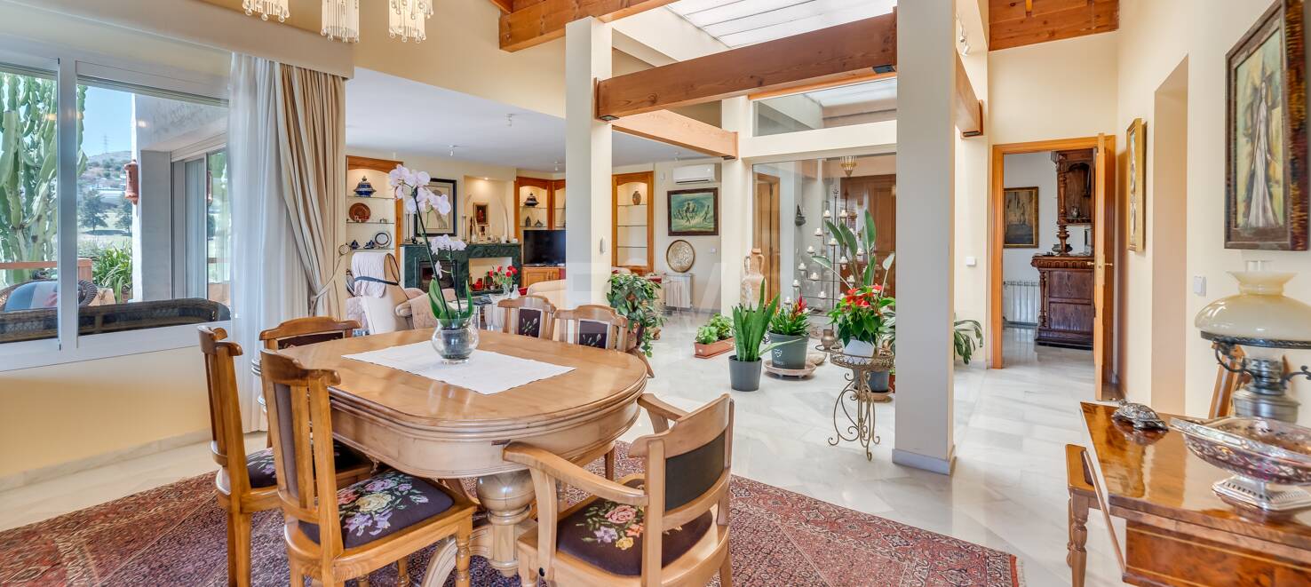 Classic Villa i La Alquería med spektakulär golf och havsutsikt