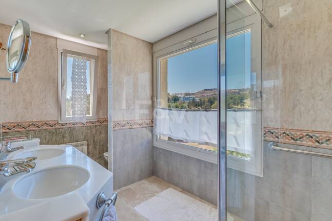 Villa classique à La Alquería avec vue spectaculaire sur la mer et le golf