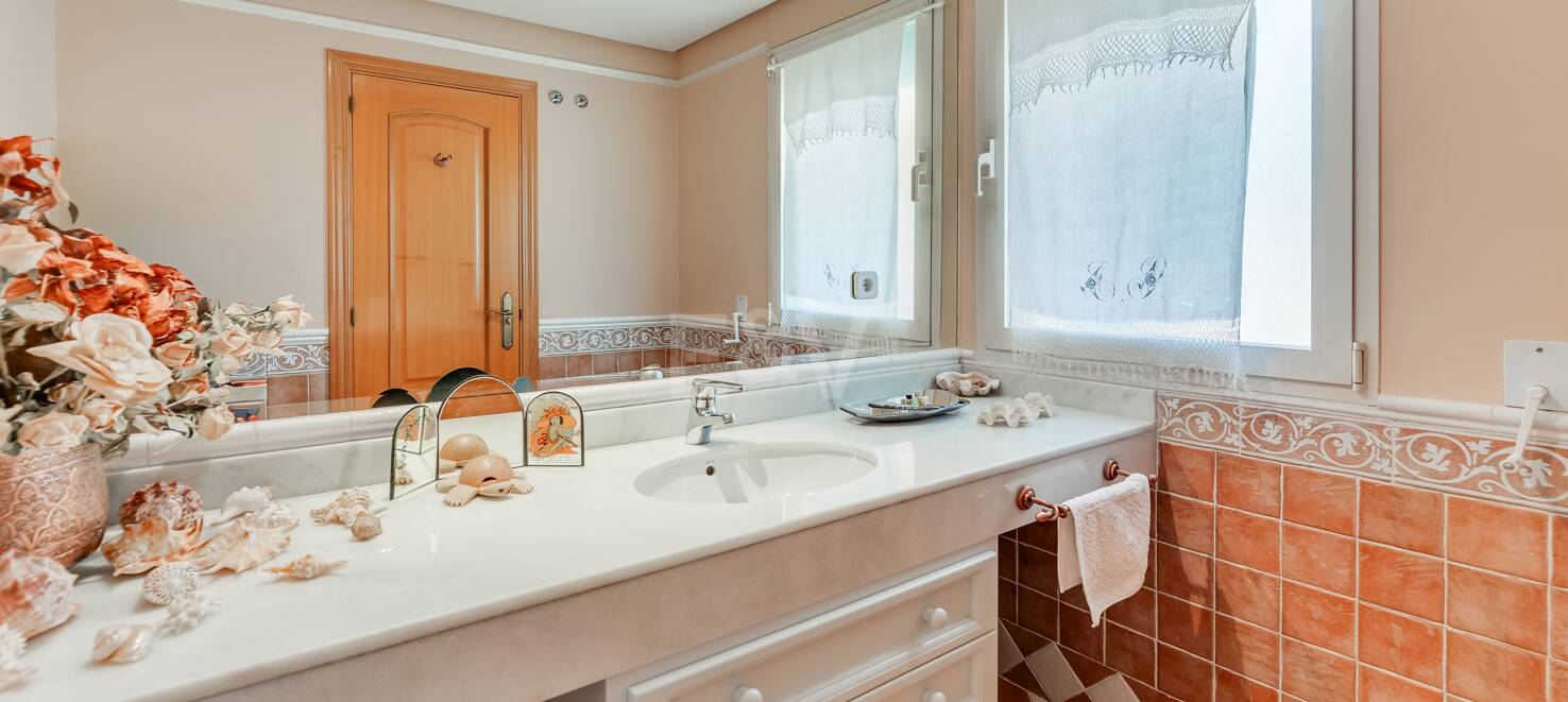 Classic Villa i La Alquería med spektakulär golf och havsutsikt