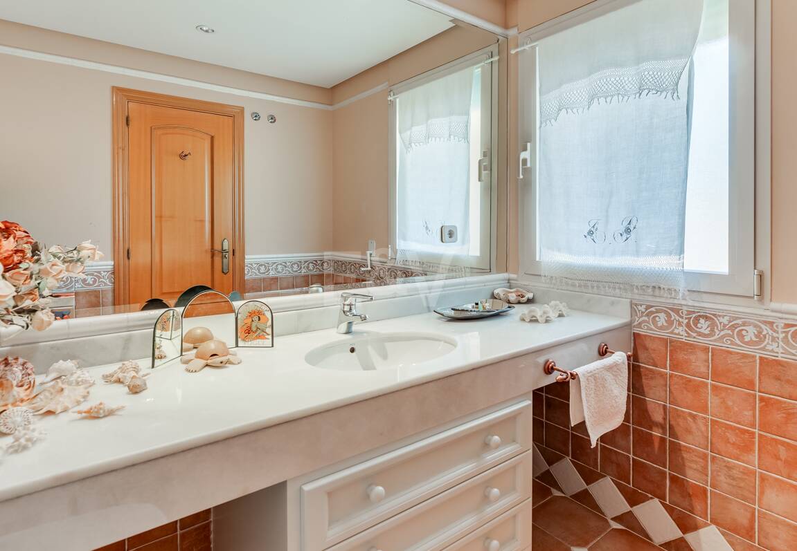 Villa classique à La Alquería avec vue spectaculaire sur la mer et le golf