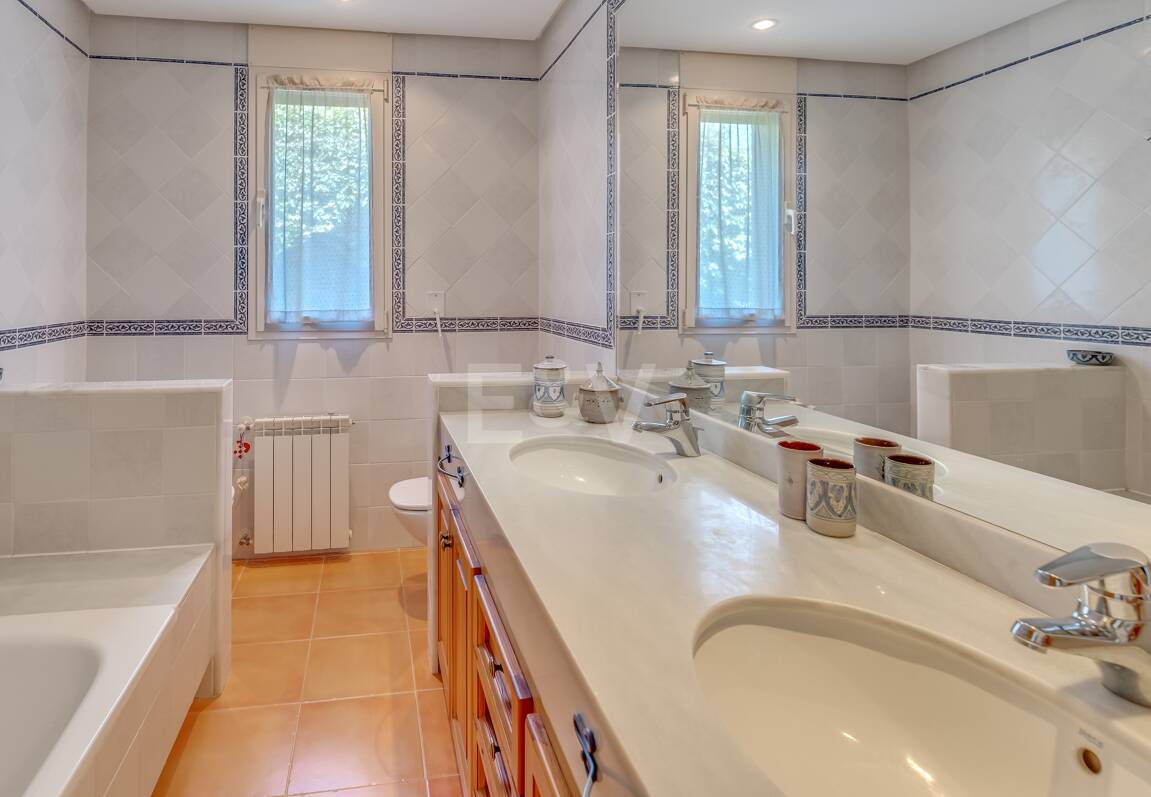 Villa classique à La Alquería avec vue spectaculaire sur la mer et le golf