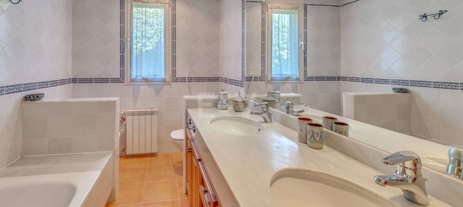Classic Villa i La Alquería med spektakulär golf och havsutsikt