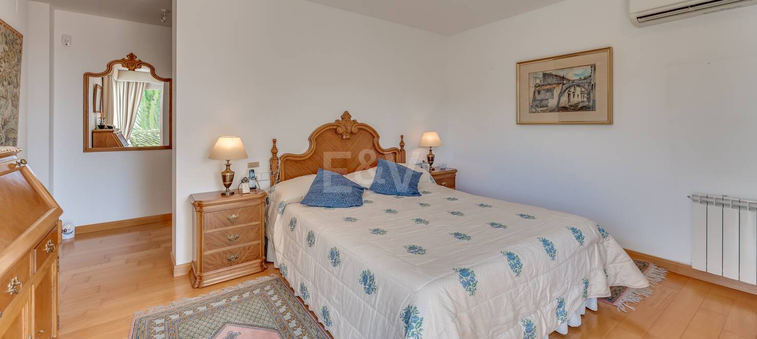 Classic Villa i La Alquería med spektakulär golf och havsutsikt