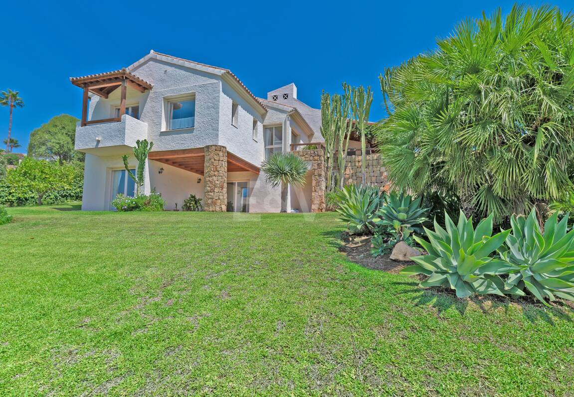 Villa classique à La Alquería avec vue spectaculaire sur la mer et le golf