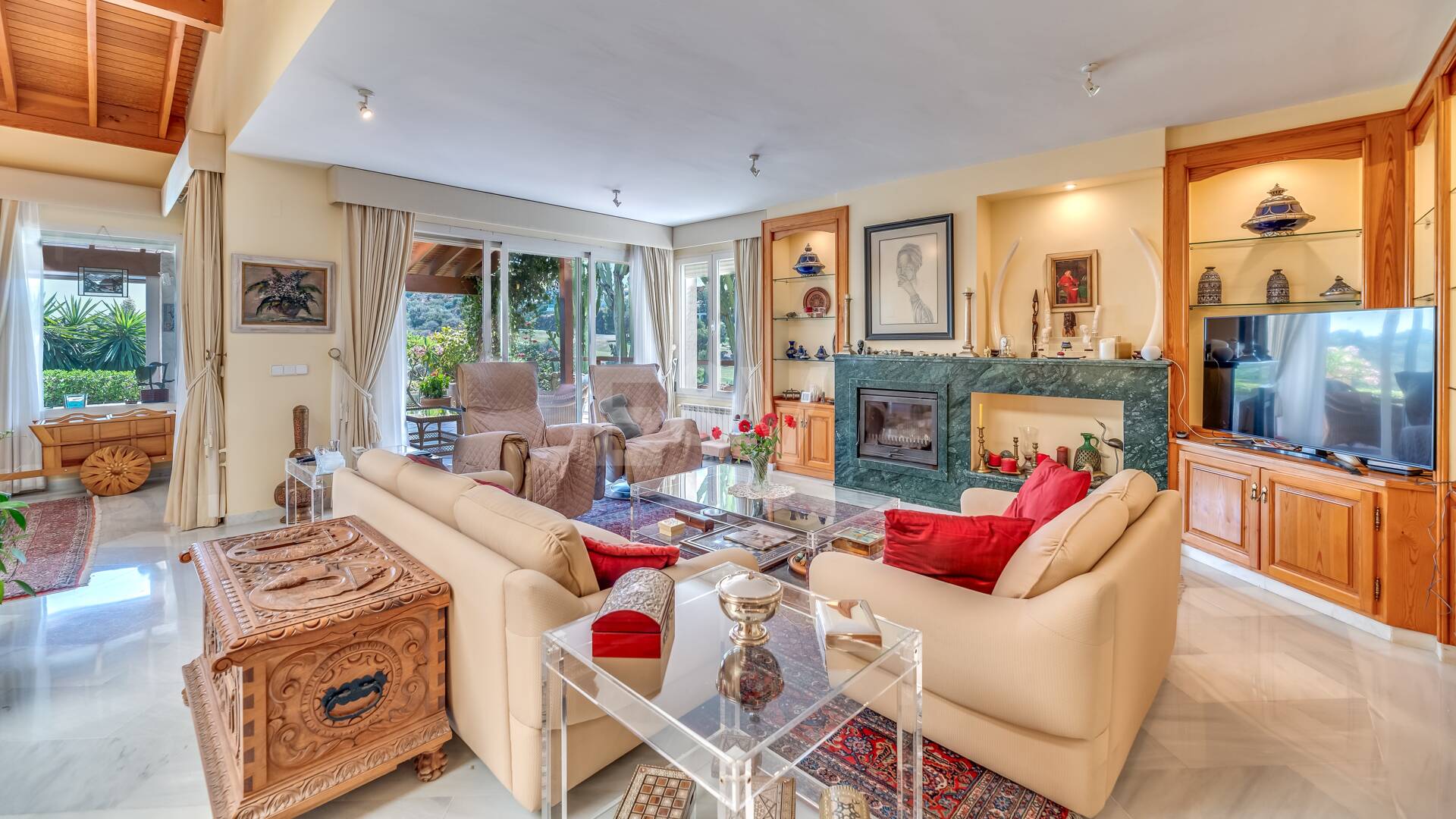 First Line Golf Villa in La Alquería with Spectacular Golf and Sea Views