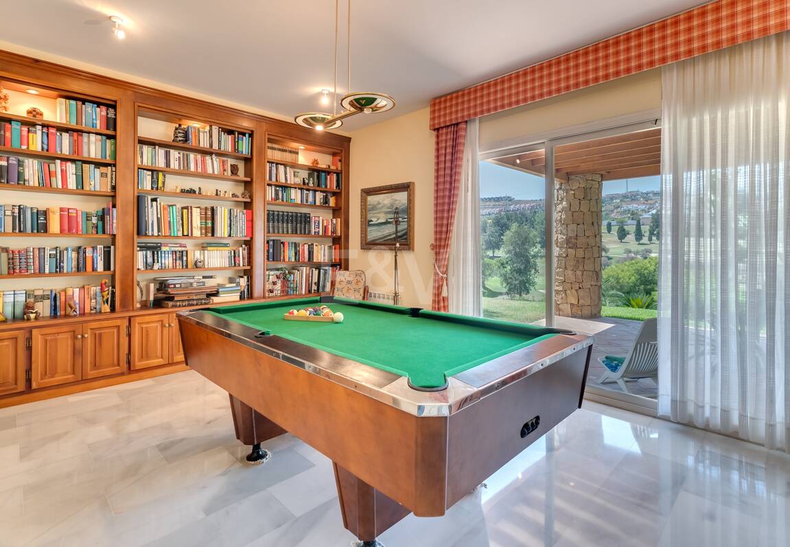 Villa classique à La Alquería avec vue spectaculaire sur la mer et le golf