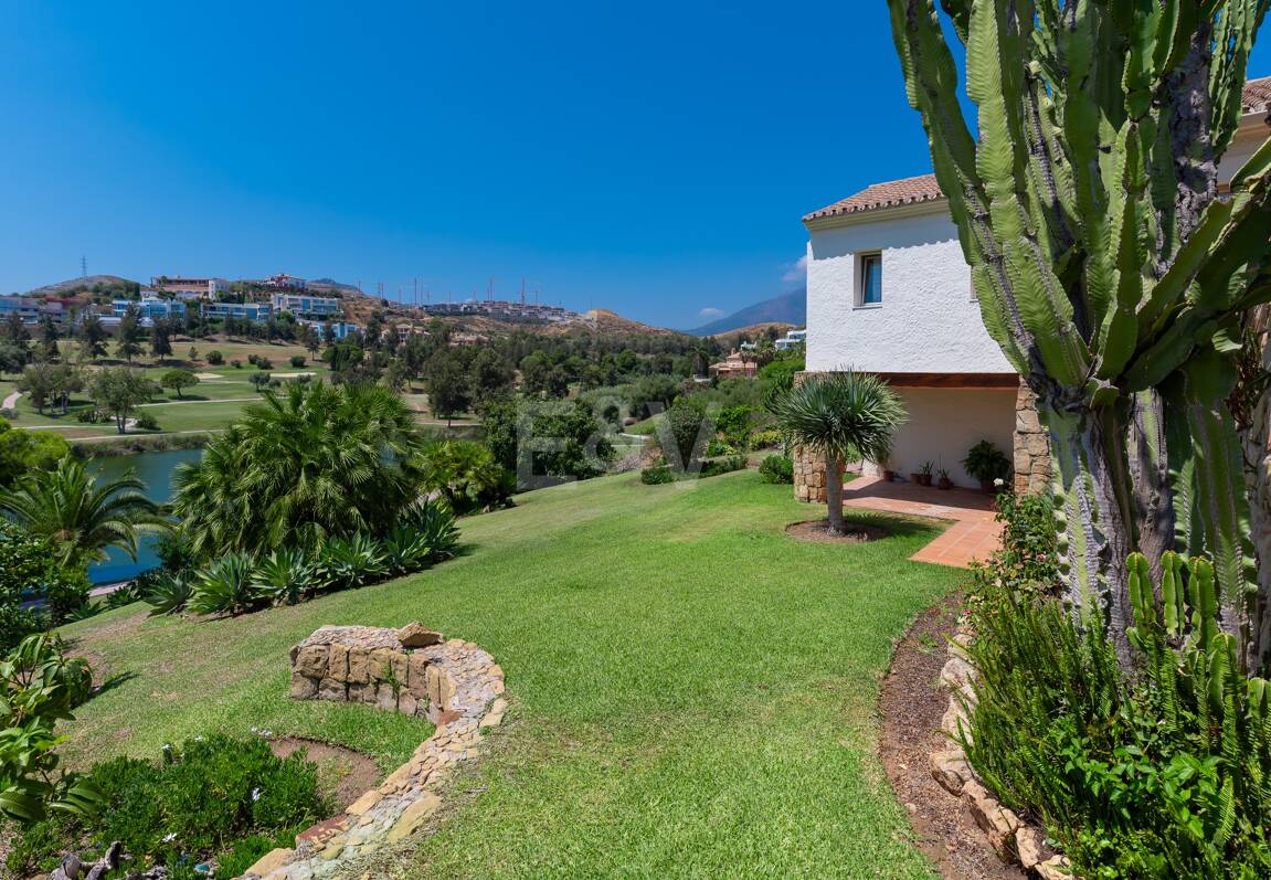 Villa classique à La Alquería avec vue spectaculaire sur la mer et le golf